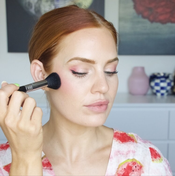 Silver Rose Translucent Powder Blush - Picture 4 of 5